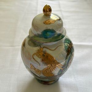kutani dragon covered ginger jar 18k Gold  hand painted. Japan